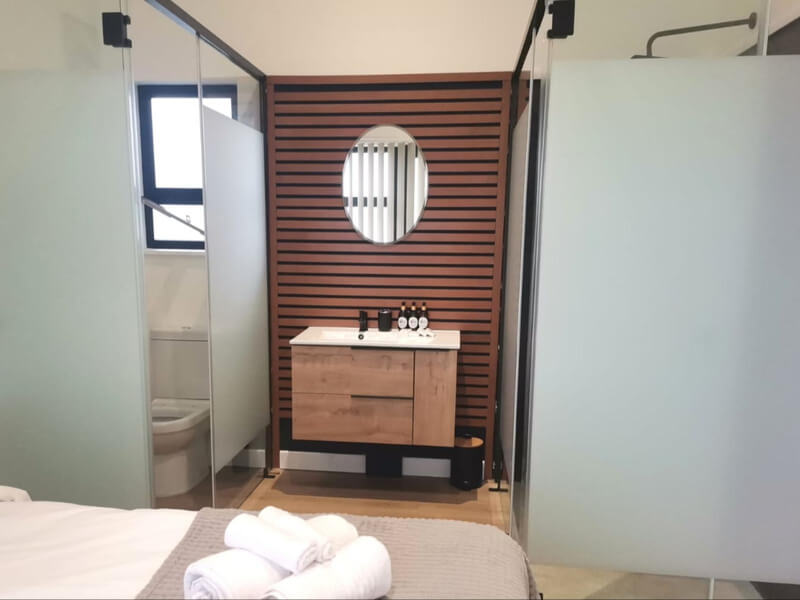 Mountain Room 5 bathroom